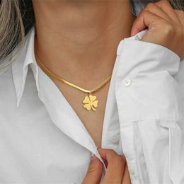 Pendant Necklaces Dreamtimes Lucky Four Leaf Clover Necklace For Women Fashion Snake Chain Stainless Steel Pendant Necklaces Charm Choker Jewellery 240410