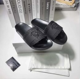 Luxury Designer Slide Slippers Summer sandals Men Beach Indoor Flat Flip Flops Medusa Leather mens Women Classic Shoes Palazzo Ladies Size 35-46 with box dust bag