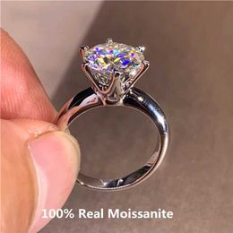 Band Rings Classic 6 Prongs 5 Round Molybdenum Silicone Ring Pure Silver Plated with 14K Gold High Definition D-Color Diamond Ring Womens Jewelry J240410