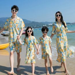 Summer Family Matching Outfit Mum Daughter Bohemian Beach Dresses Dad Son Foloral ShirtShorts Couple Outfits Holiday Seaside 240327