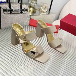 Summer popular Women's sandals 2024 fashion luxury brand business work leisure travel letter logo Women's high heels Men's flat shoes 24.4.10.vb