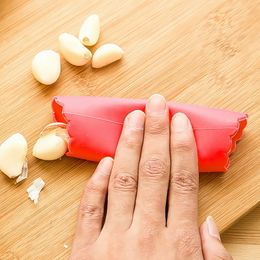 Useful Silicone Garlic Peeler Vegetable Peeler Practical Kitchen Gadget Garlic Stripper Tube Peeling Garlic Peeling