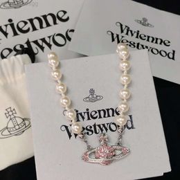 Designer Viviane Westwood Ouyang Nanas Same Western Empress Dowager Pink Diamond Saturn Pearl Necklace Womens Classic Star Pendant Collar Chain