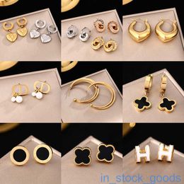 Seiko Edition Top Brand Vancefe Earrings Fashionable Titanium Steel Earrings Four Leaf Clover Fritillaria Trendy Ear Designer Brand Logo Engrave Earring