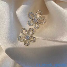 Seiko Edition Top Brand Vancefe Earrings Full Diamond Flower Earrings Evening Hollow Petal Earrings Designer Brand Logo Engrave Earring