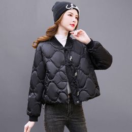 Schwarzer Kurzfilm für den Winter 2022 für Frauen, neue kleine Statur, stilvolles Design, modische weiße Ente Down Slimming Jacke