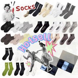 da uomo Calzini da donna Lettera ricamo di cotone casual Basketball Cotton Cotton Mens and Womens Fashion Socks Corial