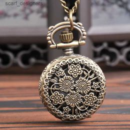 Pocket Watches Creative Hollow Flower Shaped Quartz Pocket With Sweater Necklace Jewellery Pocket On Chain Student Gifts Y240410