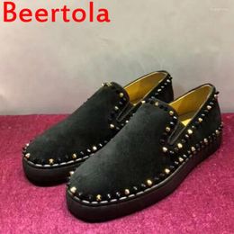 Casual Shoes Beertola Men's Flock Designers Spikes Zapatos De Hombre 2024 Black Gold Rivet Fashion Men Flats Party