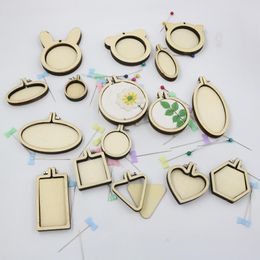 2023 Wooden Mini Embroidery Hoop Ring DIY Cross Stitch Needle Frame Handmade Pendant Embroidery Crafts Gift Circle Sewing Tool
