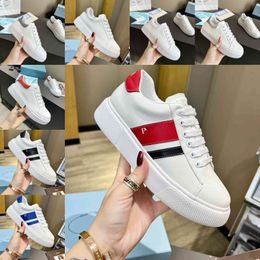 2024 Casual shoes women Designer SHoes Travel leather lace-up sneaker fashion lady Flat Running Trainers Letters woman shoe platform men gym sneakers size 35-42-45