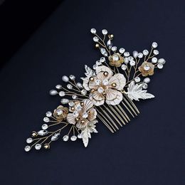 Fairy Beautiful Bride Headwear Handmade Fresh Water Pearl Retro Gold Colour Flower Hair Comb Cheongsam Modelling Jewellery TEN