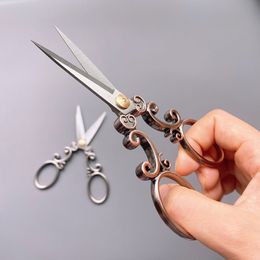 1Pcs European Retro Style Sewing Scissors Embroidery Retro Dressmaker Tailor Shears Antique Scissors for Fabric Tool Needlework