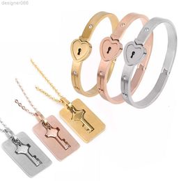 Love Lock Couple Bracelet Necklace Men and Women Concentric Interlocking Soared Into the Sky Valentines Day Gifts