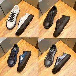 Sapatos elegantes de sapatos masculinos logotipo Triângulo Black Casual Shoes Faciais Confortáveis Designer Designer Luxo tênis Perfect Fit Low Top Fashion Sneaker