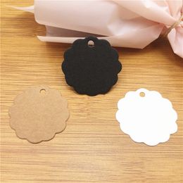 100Pcs/Lot Flower Side Round Kraft Paper Tags For Jewellery Box Candy Cake Boxes Packaging Blank Cardboard Hang Tag 3.5x3.5cm