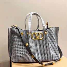 High Quality Luxurys Raffias Designer Tote Bag Vlogo Rivet Large Shop Purse and Handbag Lady Weave Beach Bag Womens Mens Travel Crossbody 178