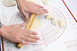 Silicone Non-Stick Baking Mat, Heat Resistant Pastry Rolling Pad, Professional for Macaroon/Cookie/Pizza/Bun/Bread Making