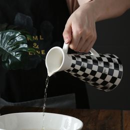 Modern Olive Oil Bottle Dispenser Ceramic Sauce Jar Jug Seasoning Vinegar Pot Gravy Boats for Kitchen Restaurant Storage Use