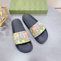 Yaz terlikleri lüks tasarımcı güneşli plaj sandal yastık havuzu slaytlar vintage ayakkabı erkekleri moda yumuşak düz ayakkabılar gg