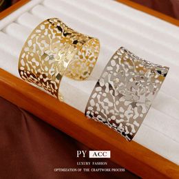 Hollow Out Irregular Curved Opening with Personalised Light Design Sense, Popular on the Internet, Exaggerated Niche Bracelet