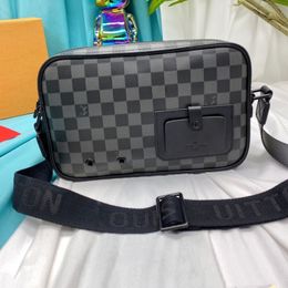 24SS Erkekler Lüks Tasarımcı Alpha Omuz Çantası Crossbody Bag 27cm