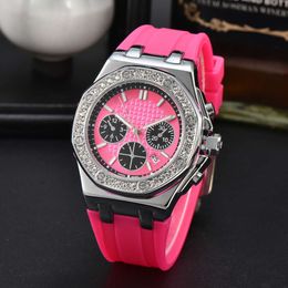 2024 New Quartz women's Minimalist Leisure Fashion Watch Three Eyes Decoration Small