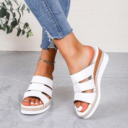 Sandals Luxury Woman Sandal Ladies Summer Casual Solid Colour Soft Leather Shiny Thick Bottom Beach Slope Heel Women Dressy