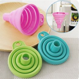 1pcs Mini Silicone Folding Funnels Kitchen Portable Hung Household Test Dispenser Funnel Liquid Dispensing Cooking Tools 70%
