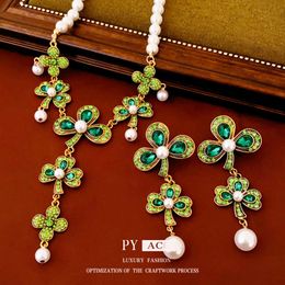 Diamond Inlaid Lucky Grass Flower Pearl Tassel Necklace, Small and Fresh Personality, Fashionable Collarbone Chain, Elegant Temperament, Necklace for Women