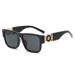 Gözlük Erkek Tasarımcı Güneş Gözlüğü Kadınlar için Polarize UV400 Koruma Lensler Güneş Gözlükleri Plaj Tam Çerçeve Moda Cam Moda Siyah