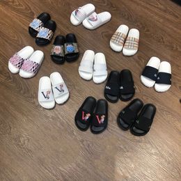 Kids Slippers Boys Girls Slides Casual Home Beach Shoes Toddler Children Letter Printed Rubber Sandals Luxury Brand Youth Designer Outdoor Flip Flops k1QG#