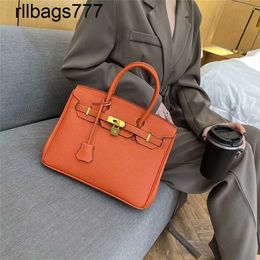 Leather Bk Designer Handbags Bag Large Capacity Temperament Bag Highgrade Lychee Pattern Handbag First Layer Cowhide Womens Bag