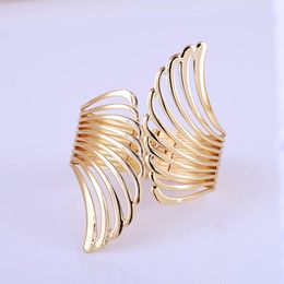 Minimalistic Light Luxury Curtain Clip Strap Free Punching Metal Light Surface Wings Pattern Buckle Gold