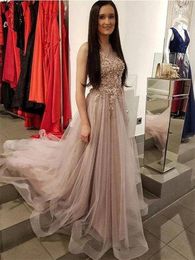Party Dresses Elegant Scoop Sleeveless Prom Dress Floor Length Lace Applique Crystal Beaded Soft Tulle Gown Hollow Visual Sense