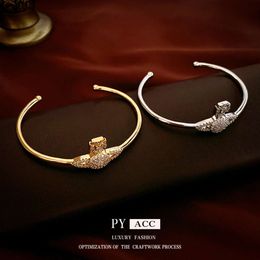 Zircon Planet Open Simple, Light , High Grade Feel Bracelet, Popular on the Internet, Fashionable and Versatile Handicraft for Women