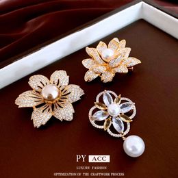 Real Gold Electroplated Hollowed Out Zircon Pearl Flower Brooch French Exquisite and High-end Suit Pin Light Jewellery for Women