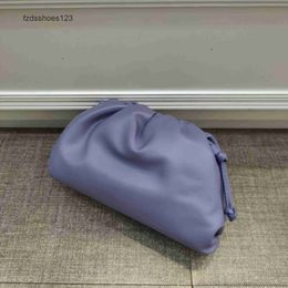 Pouch Crossbody Same Crossbody Venata 2024 Bottegss Version Bags Classic Cloud Bag Lady Hand Shoulder Clip Soft P W49M