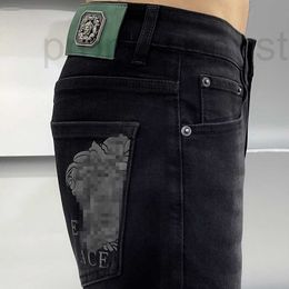 Designer di jeans maschile Medusa Cotton Bullet Korean Edition Small Feet Slip Black Stampa Jubq