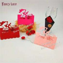 50pcs Wedding Laser Cut Romantic Bridegroom& Bride Party Decor Place Cards pearl Hollow Out Man & Women Wedding Table Name Cards