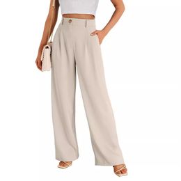 Straight leg pants with wide legs for commuting and a slimming effect. Pockets with high waist and high heels, paired with a belt and wide legs for casual wear