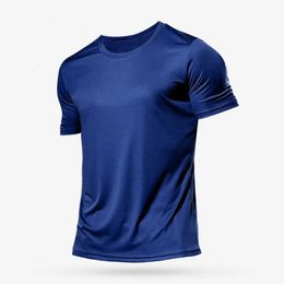 Quickdrying Men Running Shirts Fitness Compression Gym Polyester Sports Tshirt Black Workout Training Muscle Fit Clothing 240410