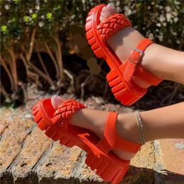 Sandals Large size woven thick soled sandals for womens summer wear sloping heel buckle beach H240410