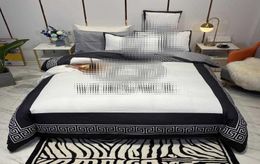 Bedding sets Fashion designer king size bedding sets 4pcsset printed silk queen duvet cover bed sheet fashion pillowcases high qu3348741