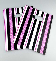 100pcslot 20x25cm Pink Black Striped Plastic Gift Bag Boutique Jewellery Gift Packaging Bag Plastic Shopping Bags With Handle2465069