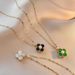 Pendant Necklaces New Rotatable Four-leaf Clover Necklace for Women Creative Design Stainless Steel Pearl Flower Pendant Clavicle Chain Jewellery 240410