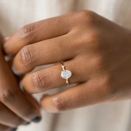 Band Rings Elegant geometric egg shaped white crystal gold ring for women Jewellery 925 sterling silver finger ring wedding ring J240410