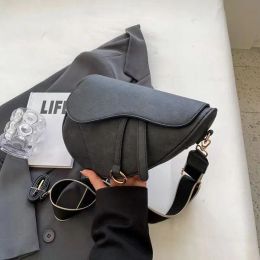 2024 Designer Handbag Casual Saddle Shoulder Bag Beach Outdoor Makeup Bag Evening Bag Fashion Classic Easy To Match Women's Tote Bag Min 5277