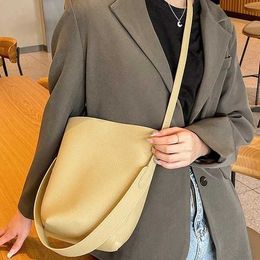 Womens Commuting Bag Type Cross Niche Design High-grade One Shoulder Portable Tote Bucket Bag