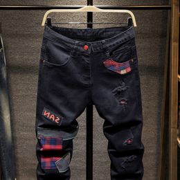 Brand Black Trendy Brand da primavera e outono Jeans de retalhos de alta qualidade para homens com remendos rasgados e calças de mendigo elástico